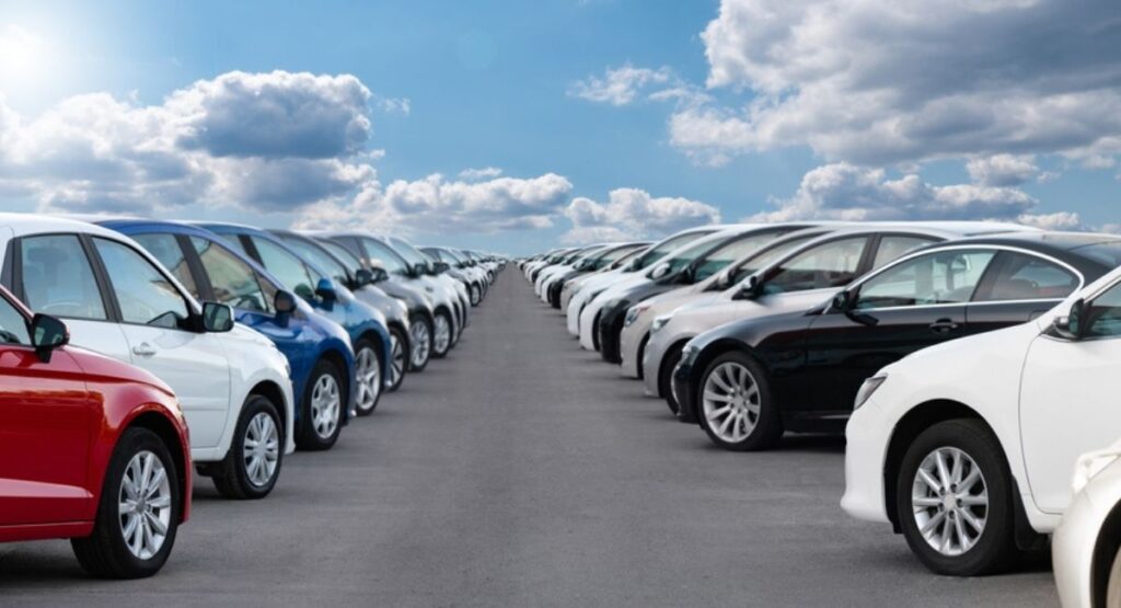 Carros claros consumen menos gasolina / Shutterstock