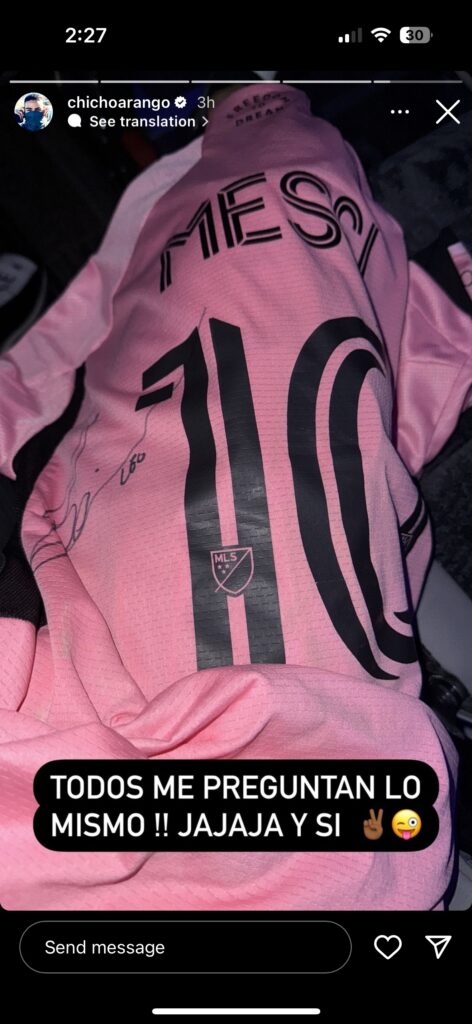 'Chicho' Arango se llevó la camiseta de Messi. / Captura de pantalla.