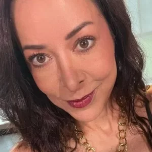 Flavia Dos Santos reapareció con su esposo, octogenario que le lleva 32 años de diferencia