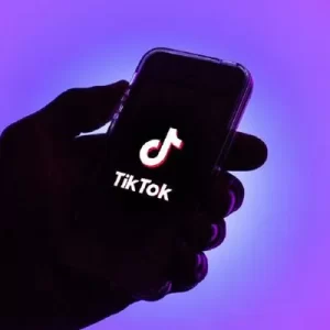 Amílkar Hernández, el periodista de 71 años que se quiere reinventar en TikTok