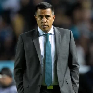 César Farías renunció a Águilas Doradas y equipo que lo iba a contratar lo dejó plantado