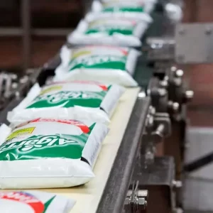 Advierten a marcas de leche en Colombia, incluso las investigadas Algarra, Parmalat y más