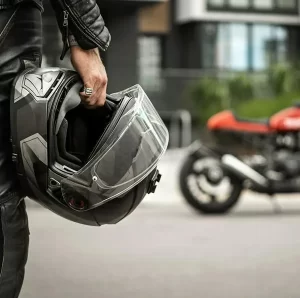 ¿Es legal hacer modificaciones al casco de la moto en Colombia? Estas son las prohibidas