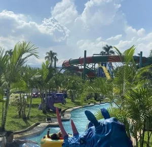 ¿Cuánto cuesta la entrada al Parque de la Caña en Cali? Hay una piscina simuladora de olas