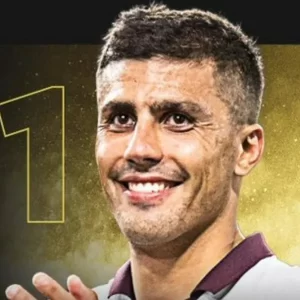 Rodri es el nuevo Balón de Oro: le ganó premio a Vinicius Jr, que ni fue a aplaudirlo