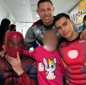 Cantante de música popular prendió Halloween y dio sorpresa a niños con cáncer en Bogotá