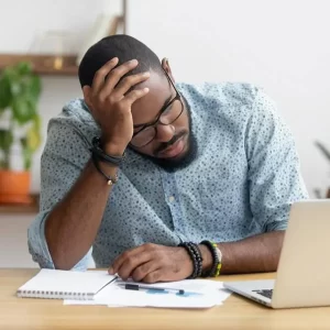 Dolor para miles de trabajadores en Colombia por pago extra que no tendrán en diciembre