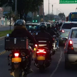Dueños de motos de 200 a 400 cc en Colombia, expectantes por cambio que los favorecerá
