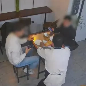 [Video] Chef les dio lección a ‘influenciadores’ que querían pagar comida con una mención