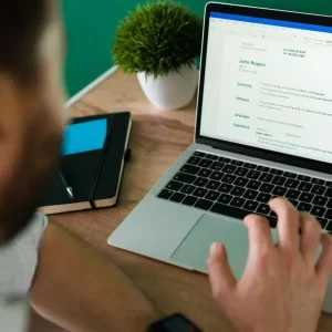 Multinacional lanzó ayuda para desempleados: en 5 minutos tendrán hoja de vida perfecta