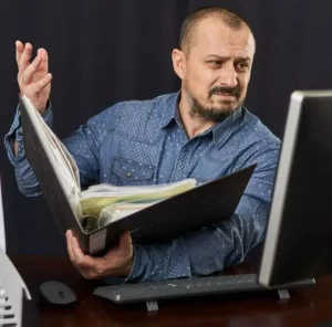 Los 5 mejores trabajos para gente brava: hay buenos sueldos y no se relacionan con nadie