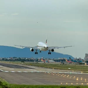 Reabren aeropuerto de Colombia que duró cerrado 6 meses y tiene nombre gringo