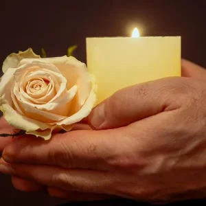 Oración a San Valentín para pedirle un amor como Dios manda; si quiere, prenda vela