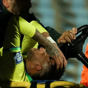 Neymar regresará contra Colombia, pero técnico de Brasil ya lo está blindando con excusas