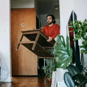 Qué significa que a alguien le guste cambiar cosas de lugar, según psicología: ¿es grave?