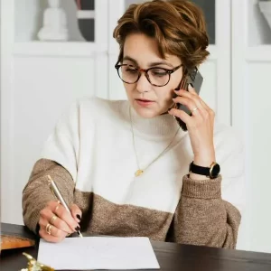 Qué significa dibujar mientras se habla por teléfono, según psicología: hay gran sorpresa