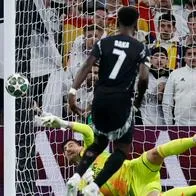 Courtois atajó penalti a Saka