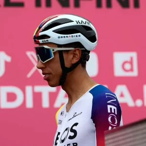 Cuánto vale la camiseta de Egan Bernal en Giro de Italia 2025: tiene una historia especial