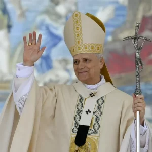 Cuál es y cuánto cuesta el lujoso reloj que viste el papa León XIV y sirve para su salud