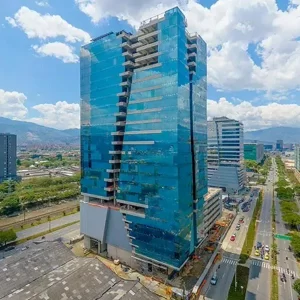 Así son novedosos edificios tipo espejo de Medellín que están en complejo de 100.000 m²