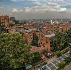 Lujosa casa en Rosales (Bogotá) que venden con descuento de $ 1.000 millones: es una mansión