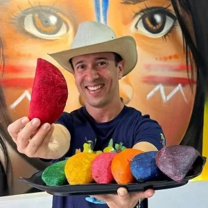 Pueblo de Colombia con empanadas de colores guarda secretos de Arturo Calle y Frisby