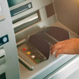 Nunca saque plata del cajero automático si ve este detalle: le pueden desocupar la cuenta