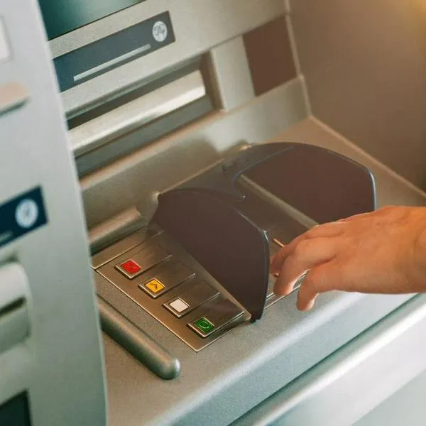 Nunca saque plata del cajero automático si ve este detalle: le pueden desocupar la cuenta