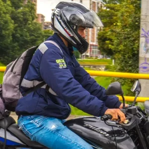 Motociclistas se enfrentan a inmovilización y comparendo por práctica cada vez más común