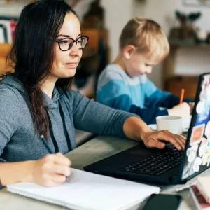 Salvavidas para madres que buscan trabajo remoto en Colombia desde casa, gratis y muy fácil