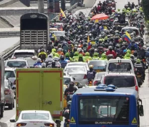 ¿Qué significa la letra “A” que deberían usar conductores en Colombia? Aplica en carros y motos