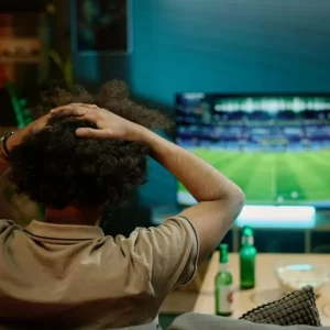 “Acceso a cámara, micrófono, cuentas y contraseñas”: liga advirtió riesgos por ver fútbol ilegalmente