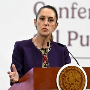 Desmienten supuestas declaraciones de presidenta de México por muerte de Miguel Uribe