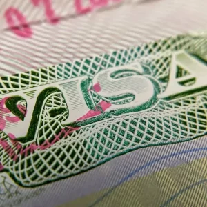 Pedir visa de trabajo en EE. UU. es una pesadilla y unos 500.000 migrantes están embalados