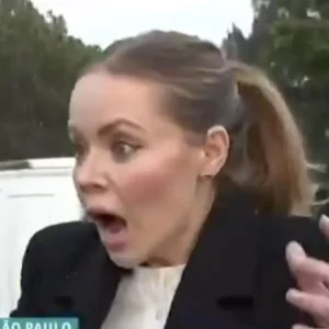 Periodista fue asaltada en vivo: le raparon el celular y cara del ladrón quedó grabada