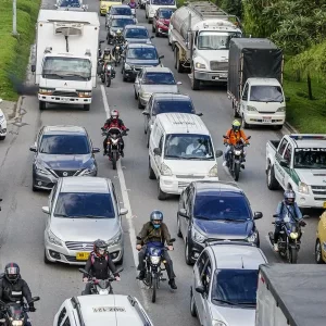 Alertan por práctica que hacen conductores para ahorrar gasolina y que puede dañar el carro