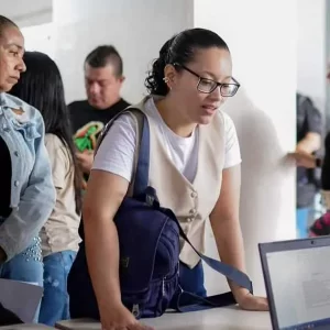 Sonríen estos trabajadores en Colombia por pensión especial que recibirían, y sería buen dinero