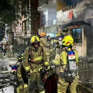 Impactante incendio en Medellín dejó una persona y 2 mascotas sin vida; casa quedó en ruinas