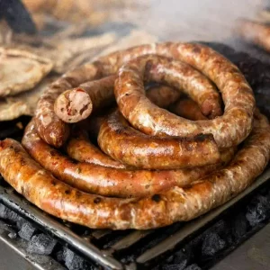Pueblo con la mejor longaniza de Colombia, a 3 horas de Bogotá, tiene cascada y convento únicos