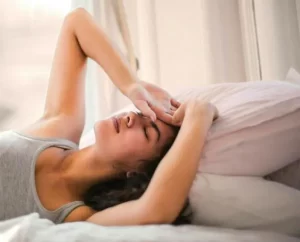 Millones luchan por dormir: ¿por qué los trastornos del sueño afectan más a las mujeres y qué los causa?