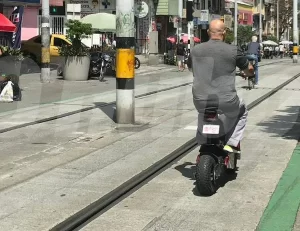 Imprudencia en el tranvía de Medellín: accidente reaviva debate sobre convivencia vial y cultura ciudadana