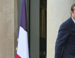 En Francia el ministro de Defensa Sébastien Lecornu fue nombrado primer ministro