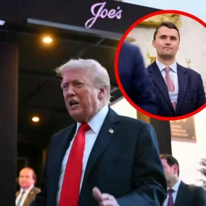 Atentado contra activista cercano a Donald Trump: recibió un disparo en el cuello