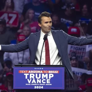 Exponen ácido mensaje que Charlie Kirk lanzó a Colombia: ‘influencer’ asesinado era íntimo de Trump