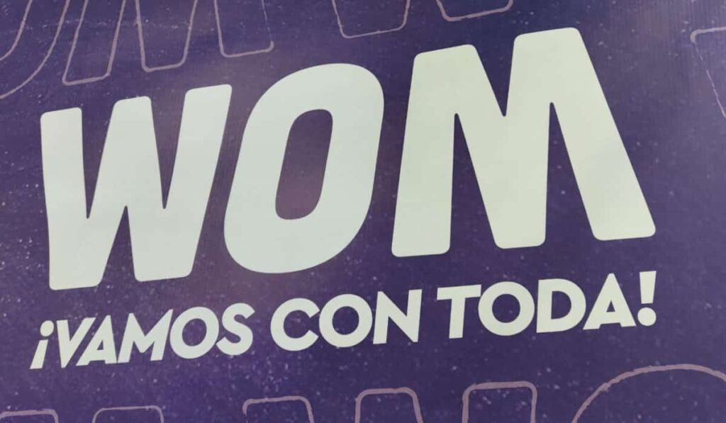 Logo de WOM Colombia