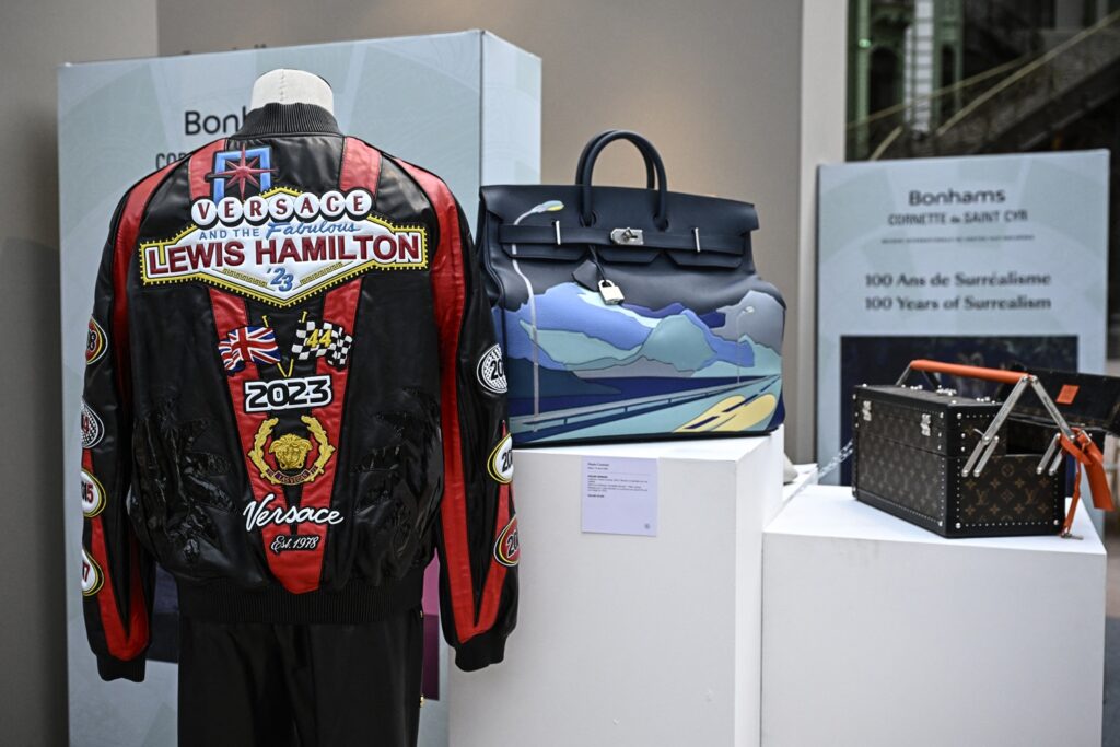 Prendas Versace de Lewis Hamilton / AFP