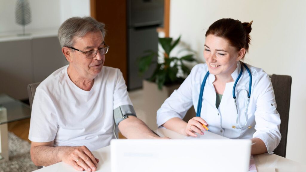 Paciente y médica / Freepik