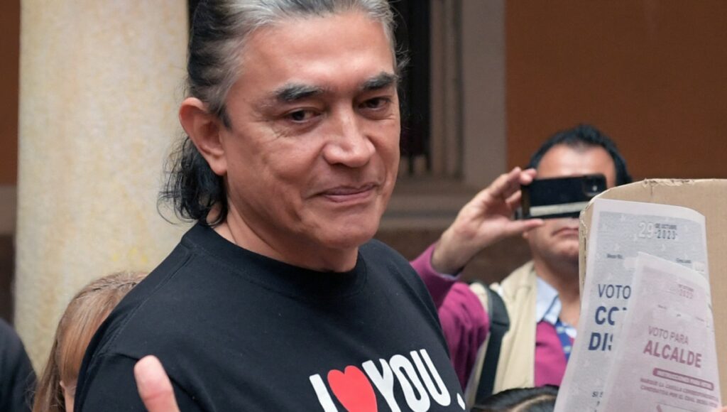 Me voy a escribir, vuelvo a mi vida anterior, no tengo ambiciones aquí, pero sí quiero que las decisiones las tome la gente, el pueblo, las bases. / AFP