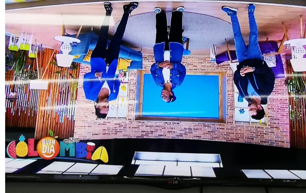 Presentadores patas arriba en 'Buen día, Colombia'