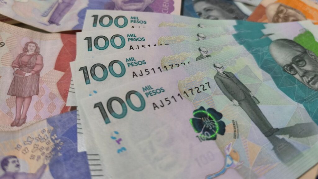 Billetes colombianos / Shutterstock